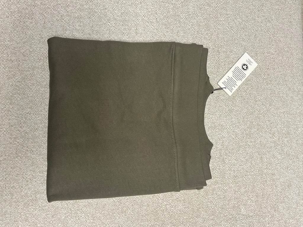 « Sweat Kaki Vert Olive Minimaliste - Logo Brodé Rouge » (le plus recommandé)
