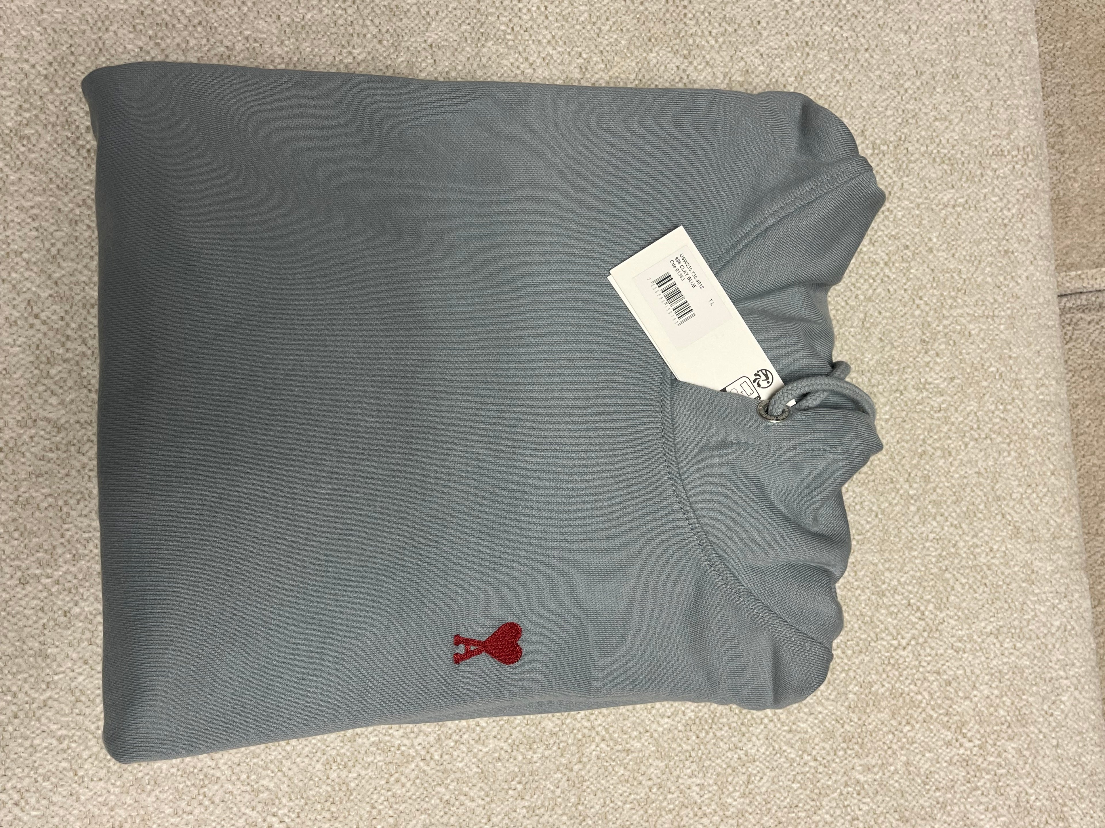 « Hoodie Gris Minimaliste - Confort & Élégance » (le plus polyvalent)