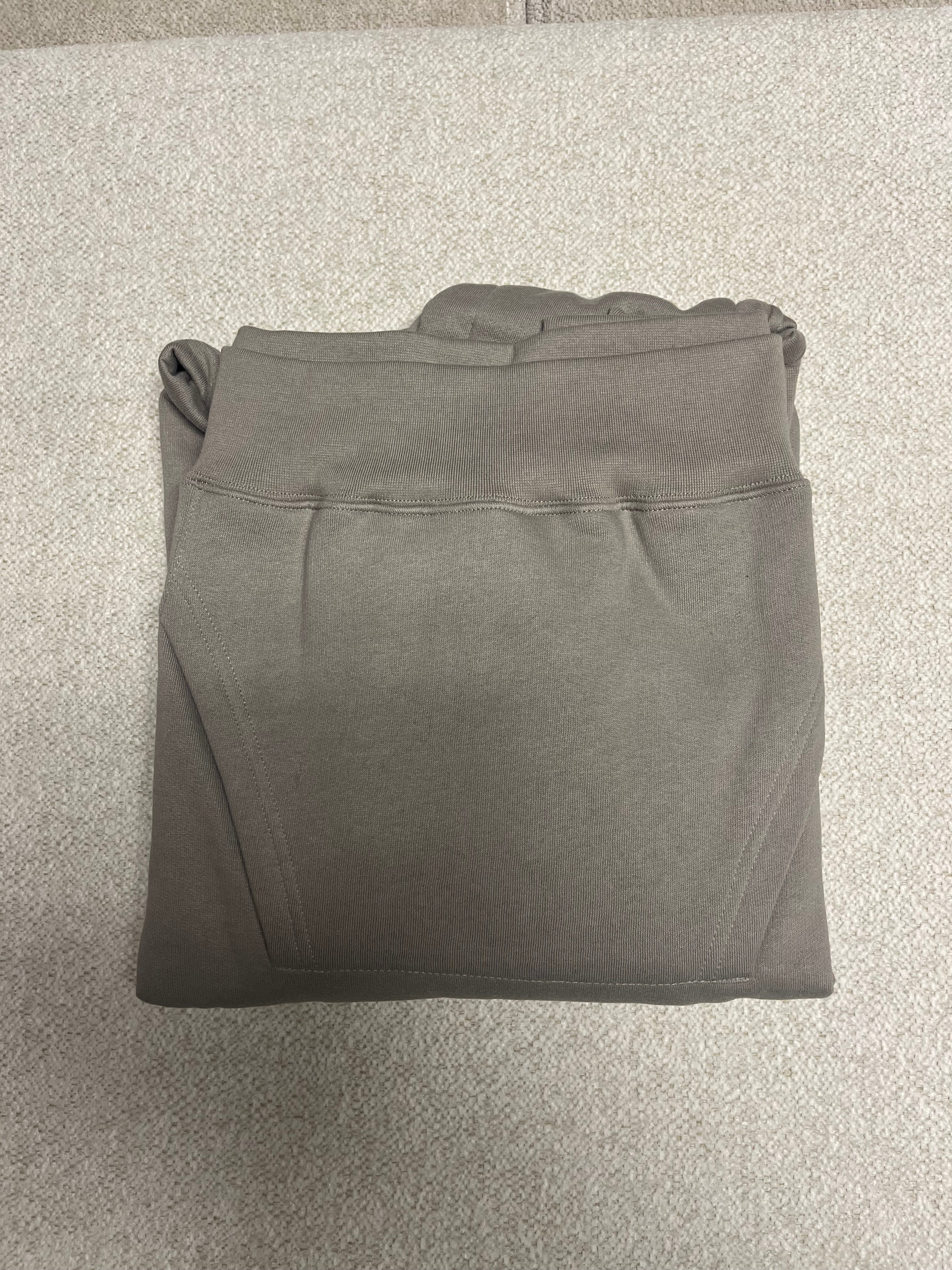 Les meilleurs (recommandés) :
1. Hoodie Zippé Polo Ralph Lauren Gris - Neuf avec étiquettes