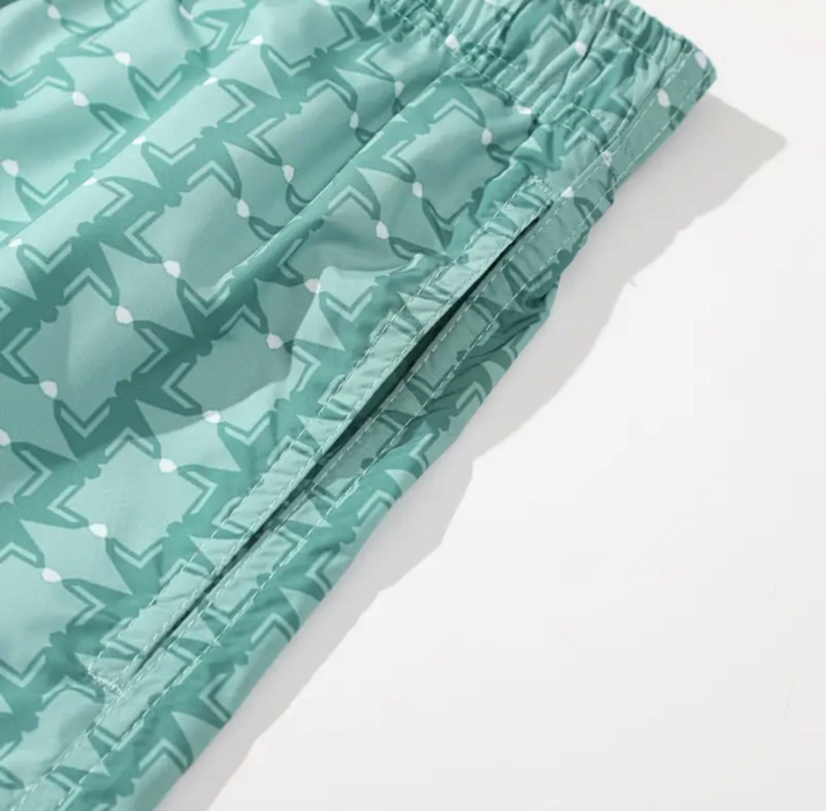 Short de plage homme avec cordon réglable et poches pratiques