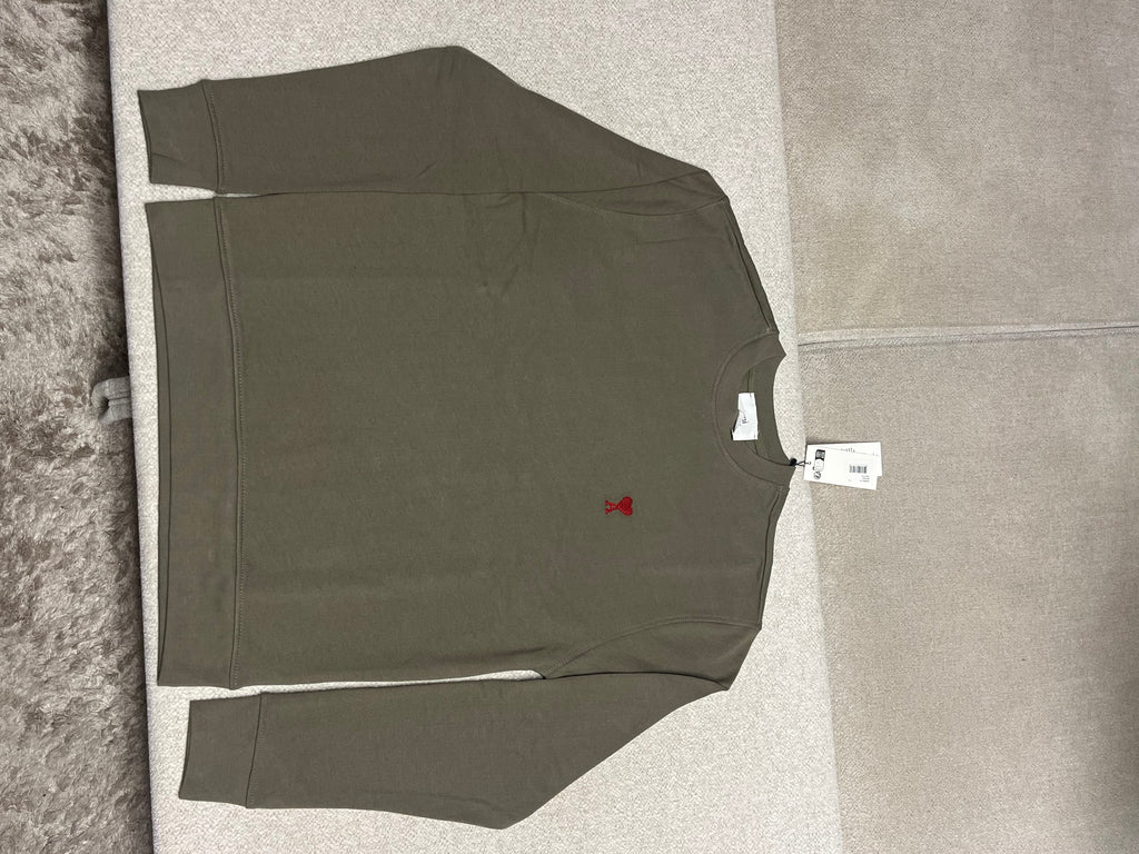 « Sweat Kaki Vert Olive Minimaliste - Logo Brodé Rouge » (le plus recommandé)