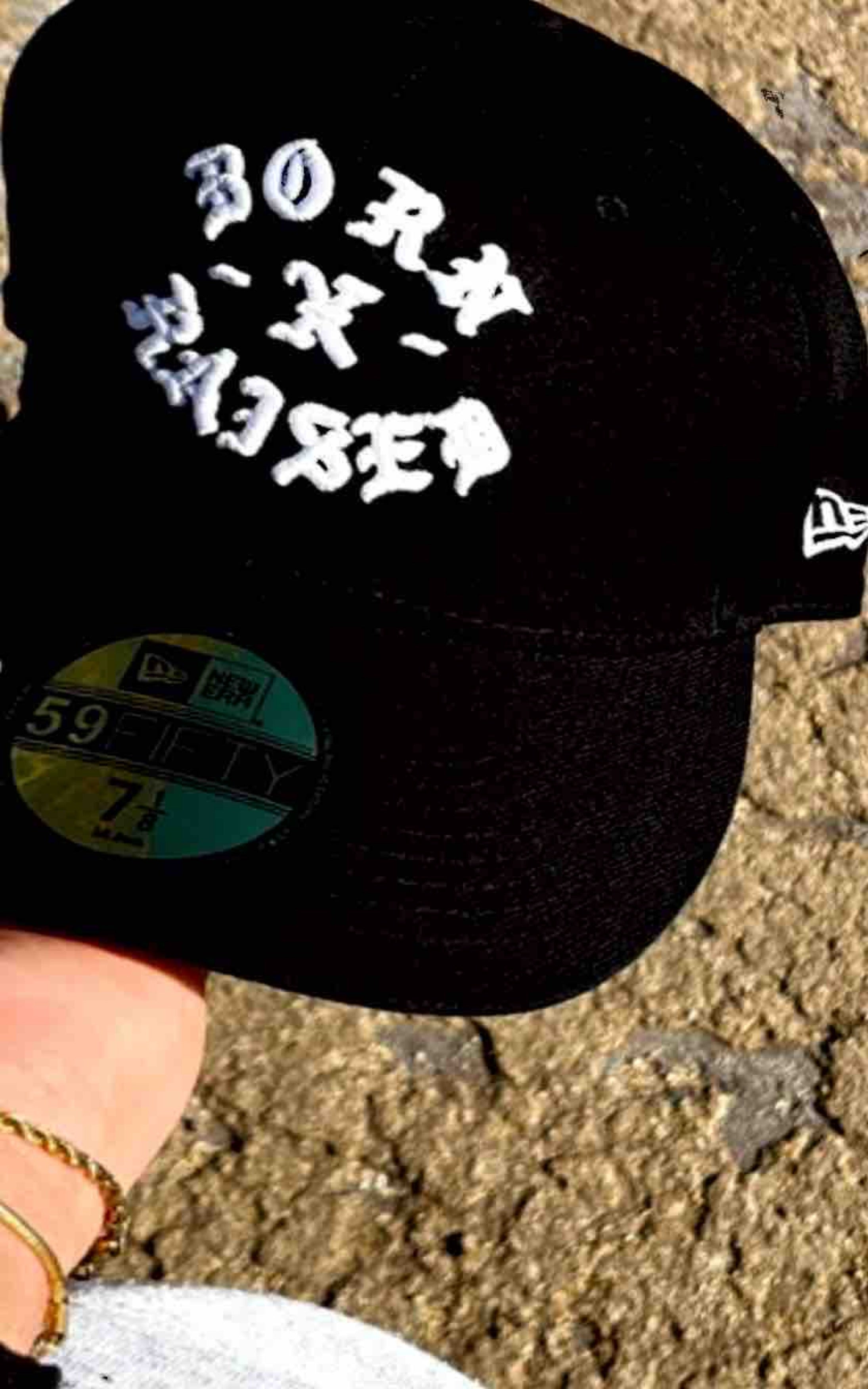 •	Casquette Noire Premium Ajustable
	•	Casquette Vintage Streetwear Unisexe